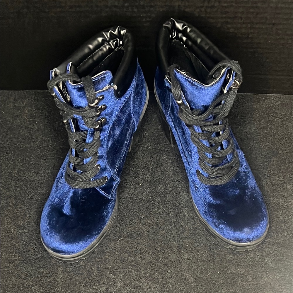Joe Boxer Blue Velvet Lace-Up Boots Size 10